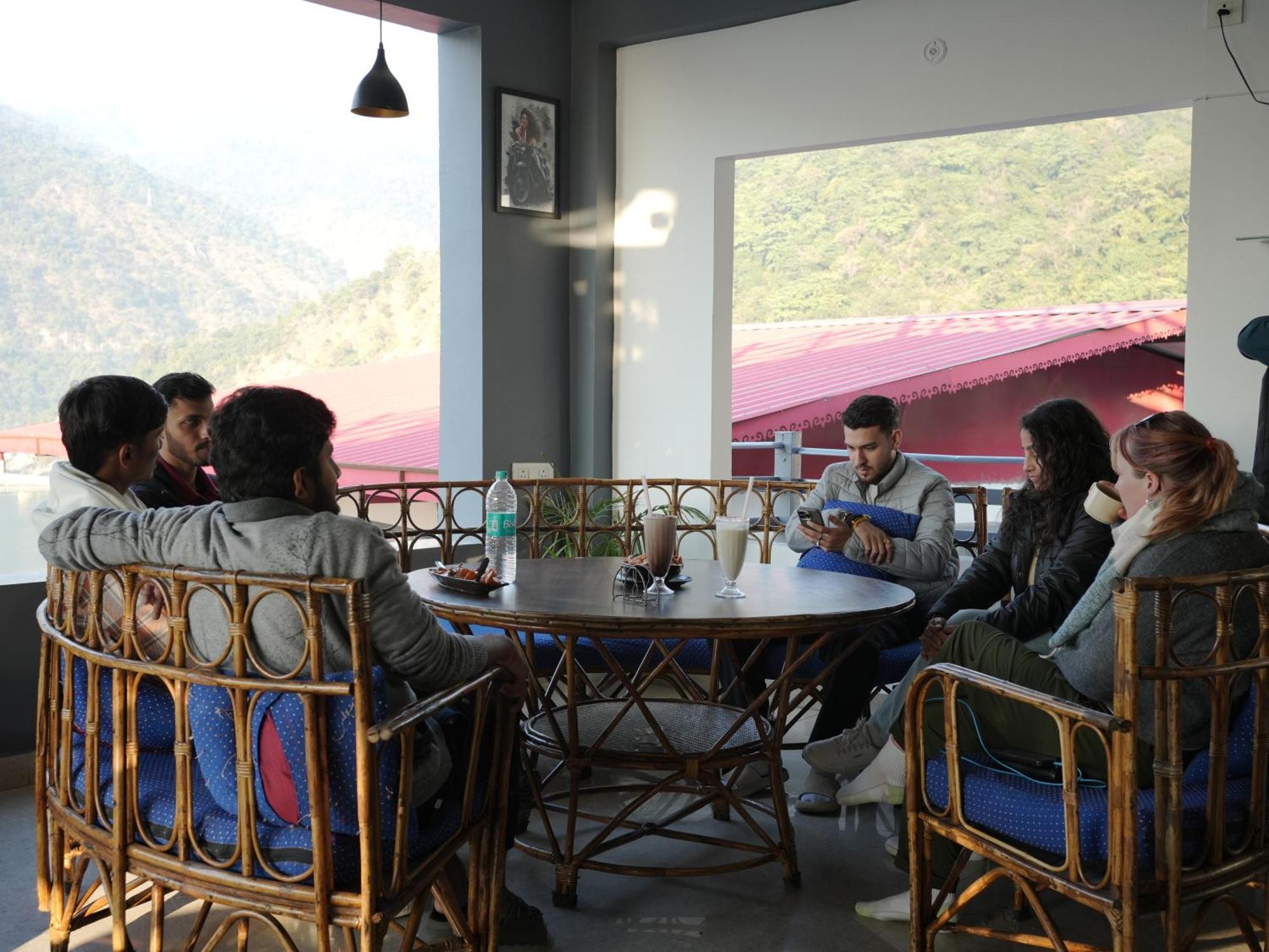 Skyard Rishikesh, Laxman Jhula Hostel ภายนอก รูปภาพ
