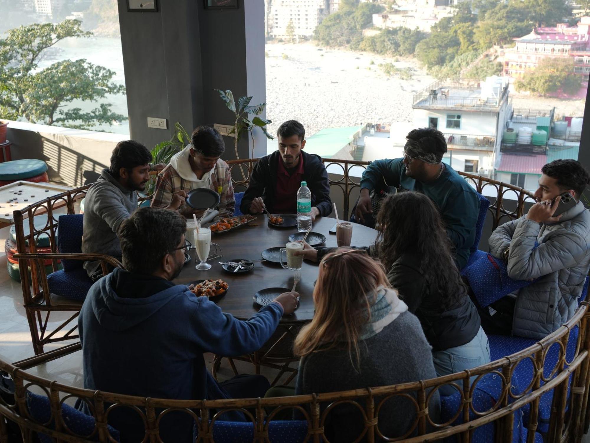 Skyard Rishikesh, Laxman Jhula Hostel ภายนอก รูปภาพ