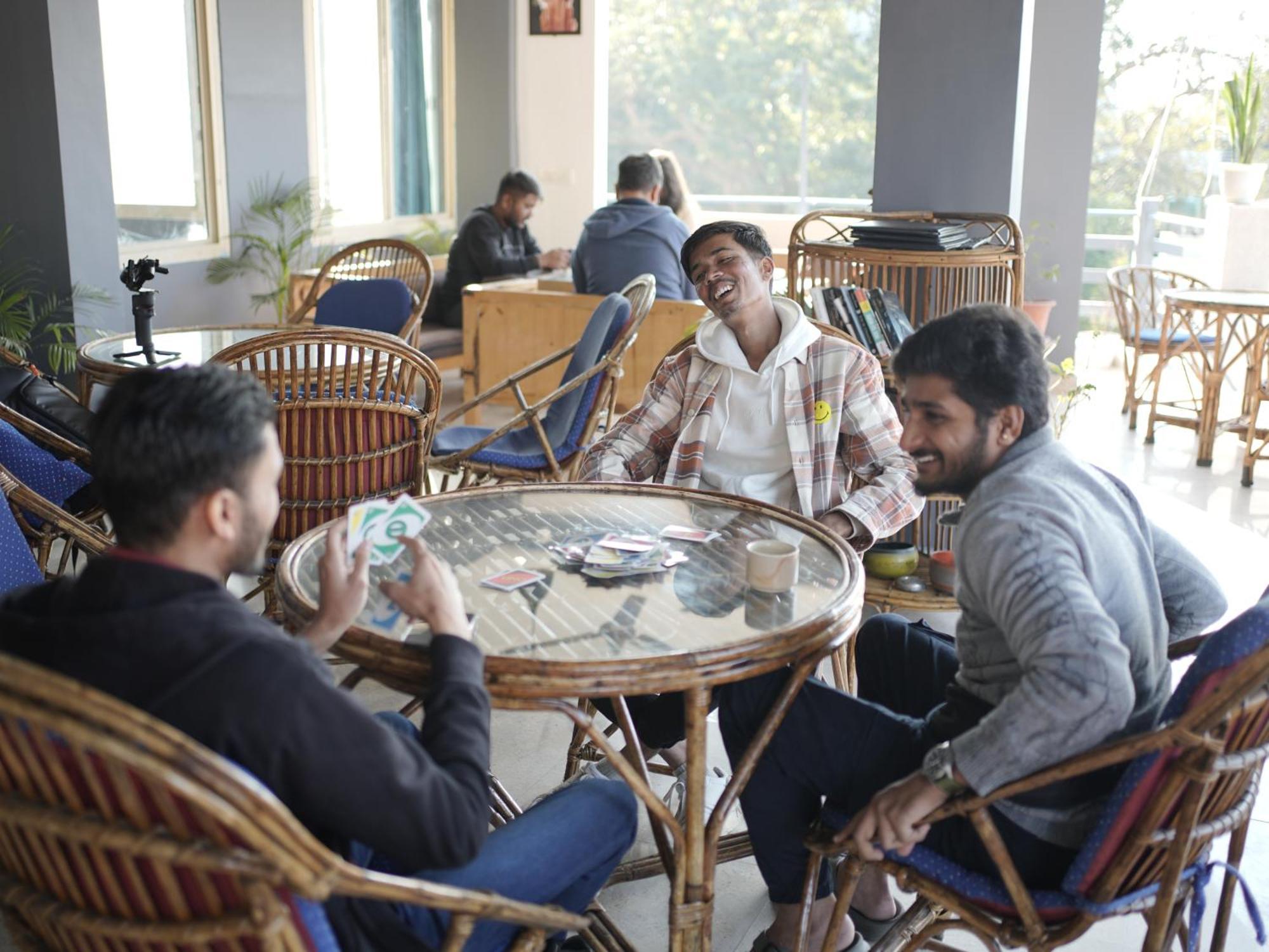 Skyard Rishikesh, Laxman Jhula Hostel ภายนอก รูปภาพ