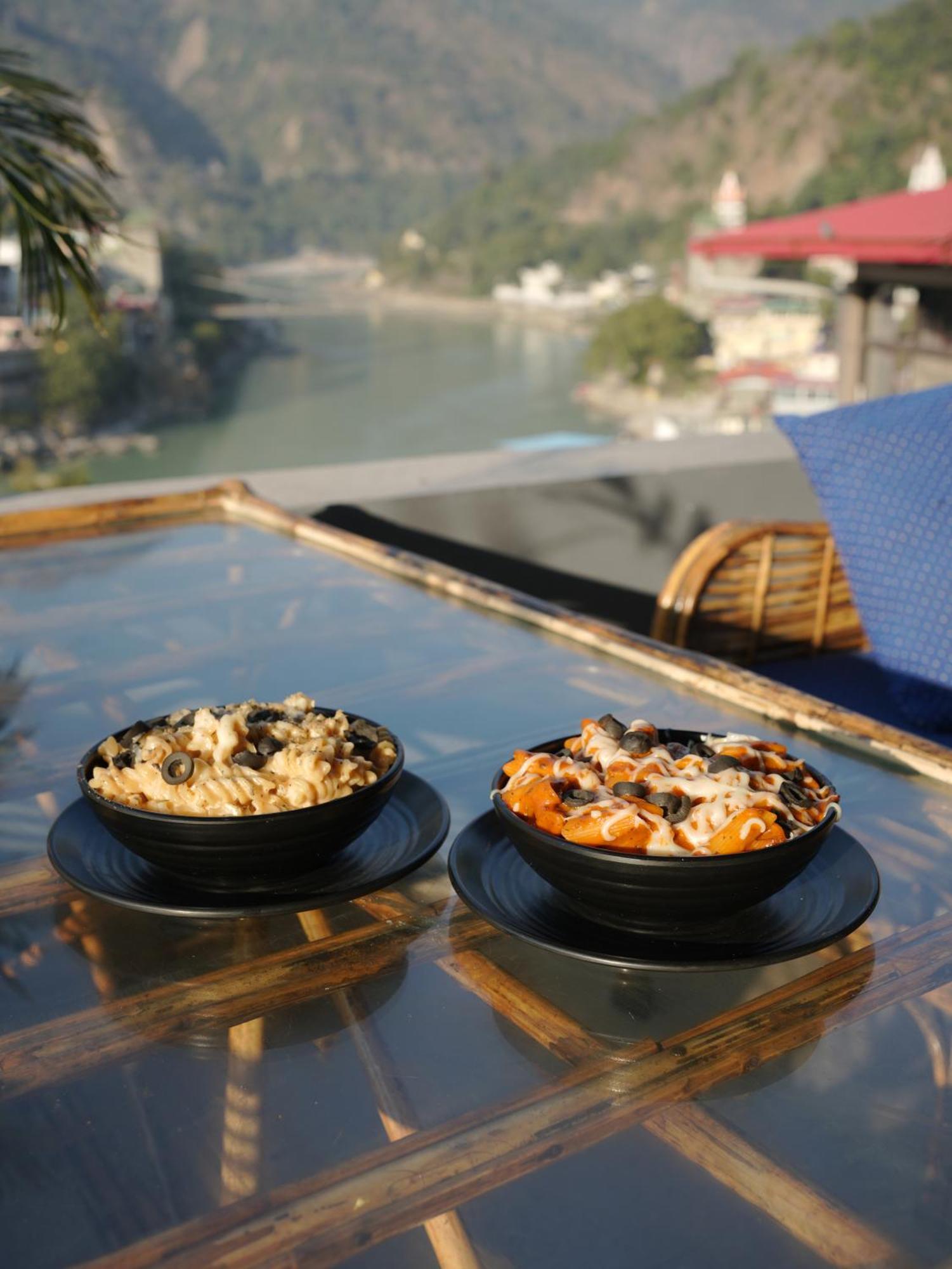 Skyard Rishikesh, Laxman Jhula Hostel ภายนอก รูปภาพ