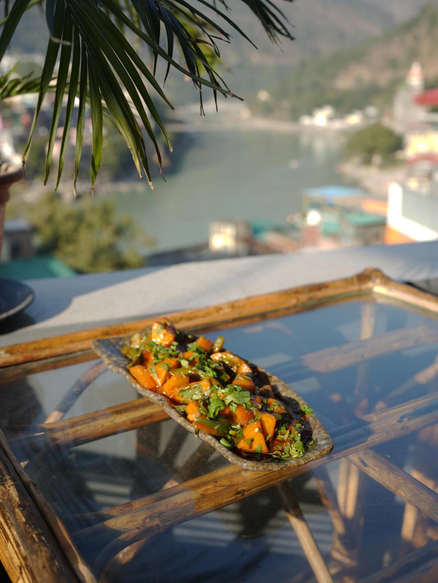 Skyard Rishikesh, Laxman Jhula Hostel ภายนอก รูปภาพ