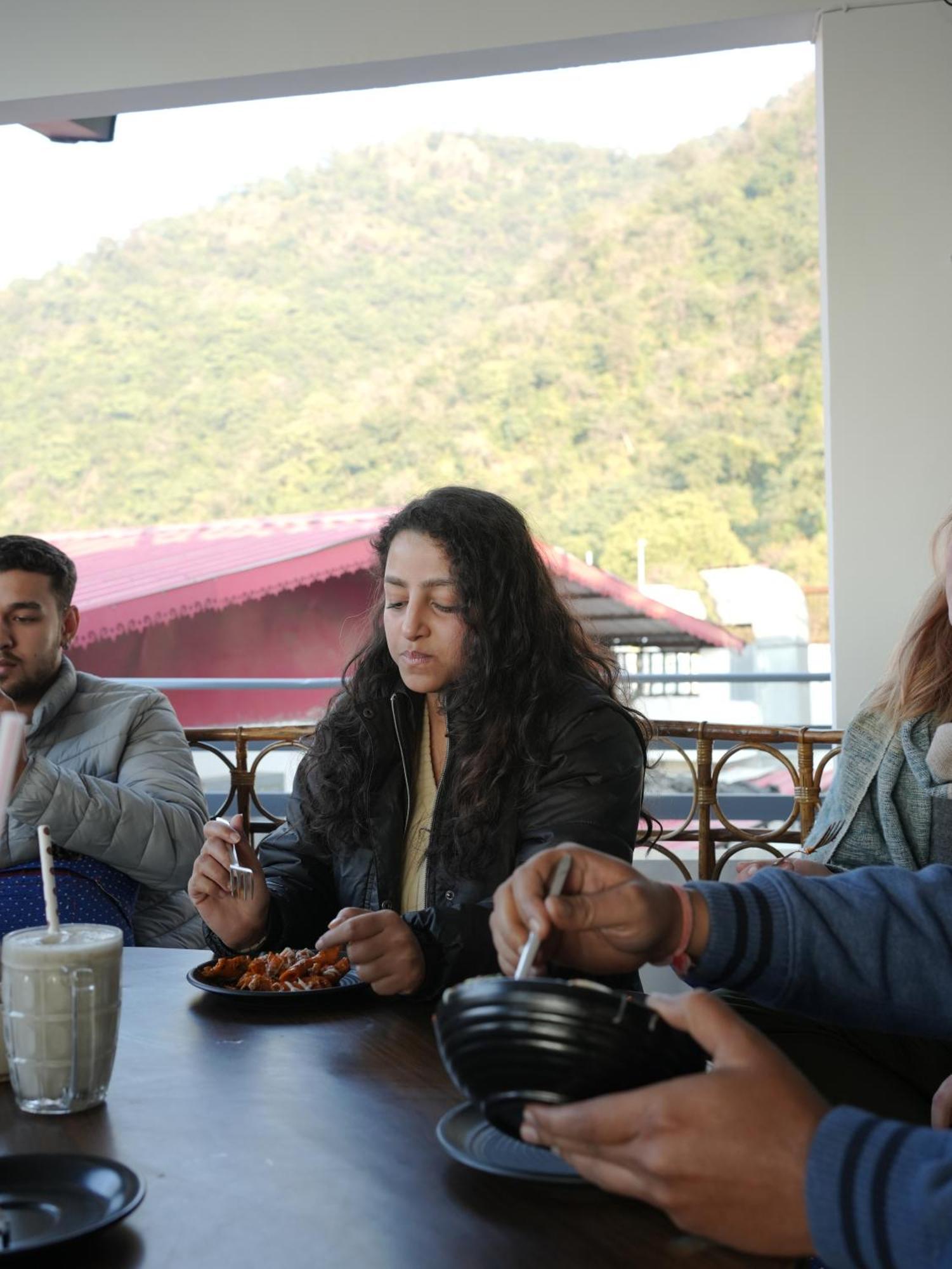 Skyard Rishikesh, Laxman Jhula Hostel ภายนอก รูปภาพ