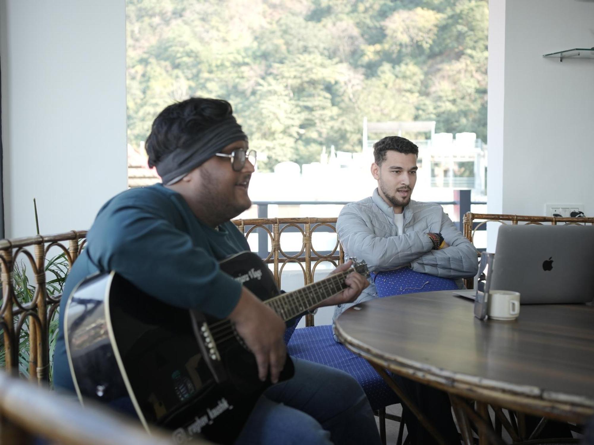 Skyard Rishikesh, Laxman Jhula Hostel ภายนอก รูปภาพ