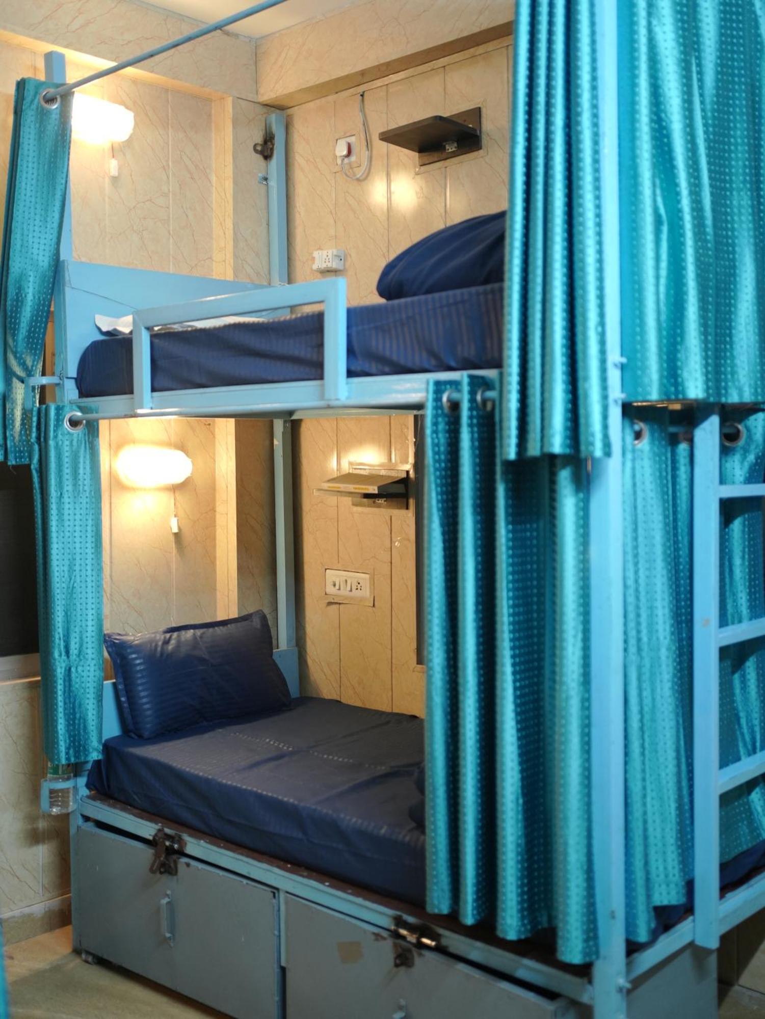 Skyard Rishikesh, Laxman Jhula Hostel ภายนอก รูปภาพ