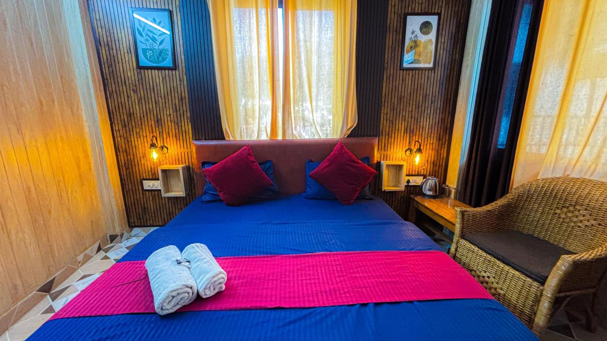 Skyard Rishikesh, Laxman Jhula Hostel ภายนอก รูปภาพ