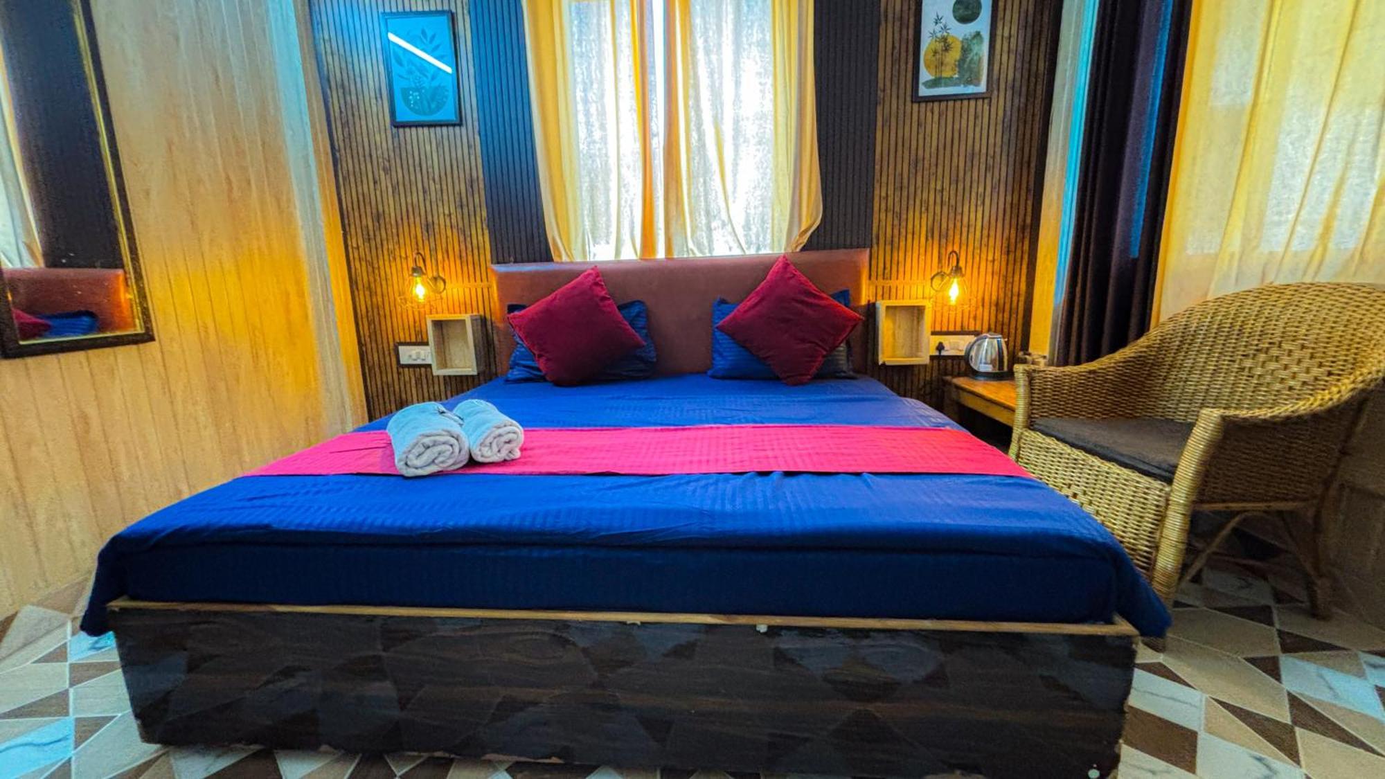 Skyard Rishikesh, Laxman Jhula Hostel ภายนอก รูปภาพ