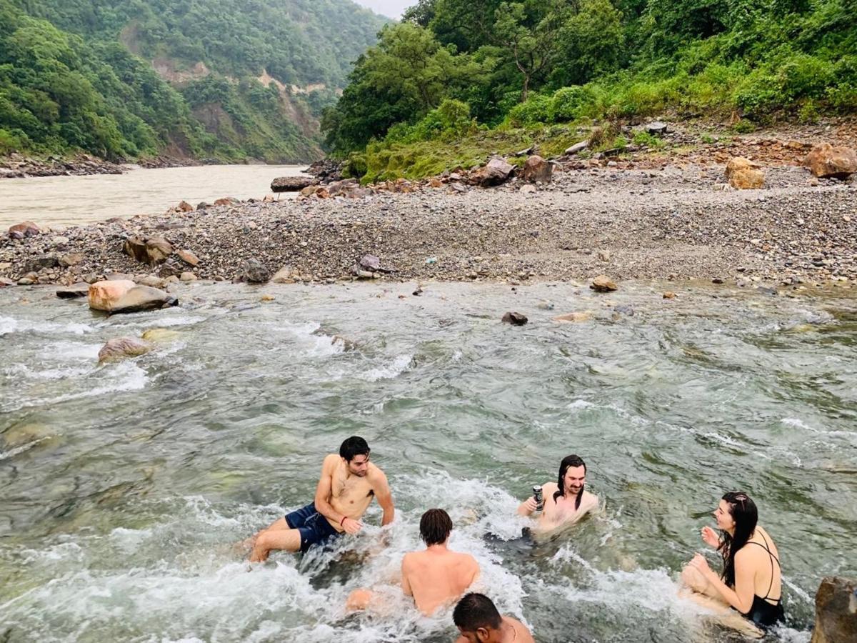 Skyard Rishikesh, Laxman Jhula Hostel ภายนอก รูปภาพ